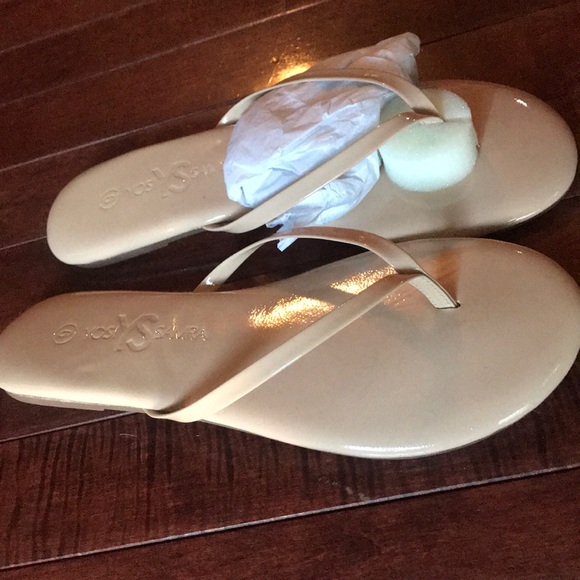 Brand new ladies slippers in different colors - Picture 3 of 3